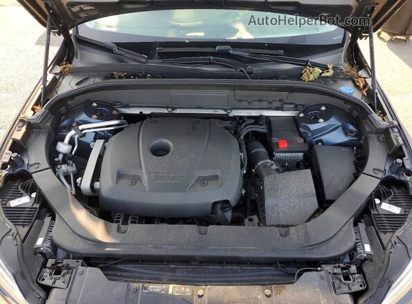 YV4102RL9J1064883 2018 VOLVO XC60 Blue Вид підкапотного простору
