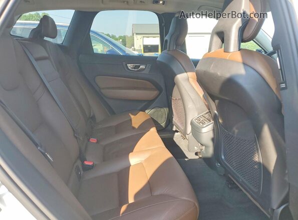 YV4102RLXJ1030435 2018 VOLVO XC60 White Вид задньої частини салону