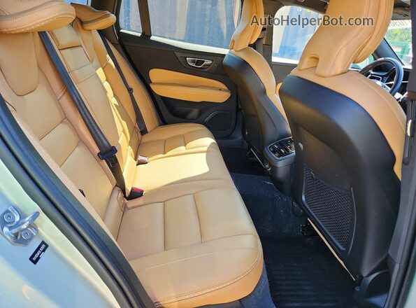 YV4102WK8L1031078 2020 VOLVO V60 Silver Вид задньої частини салону