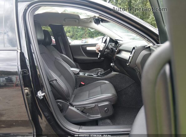 YV4162UK2L2323840 2020 VOLVO XC40 Black Front interior view