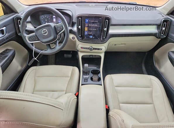 YV4162UK3K2154104 2019 VOLVO XC40 Red Vista del salpicadero