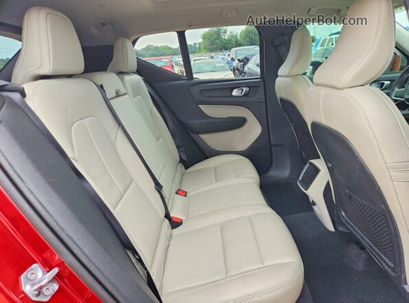 YV4162UK3K2154104 2019 VOLVO XC40 Red Vista interior trasera