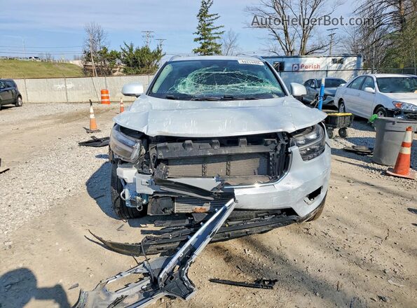 YV4162UK3L2288970 2020 VOLVO XC40 Серебряный Вид спереди