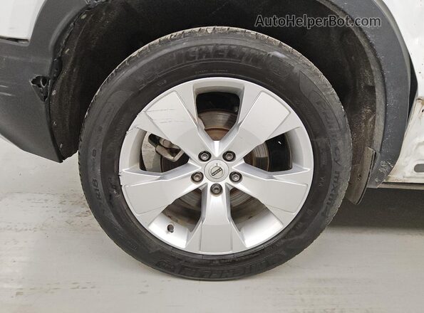 YV4162UK4M2599650 2021 VOLVO XC40 White 