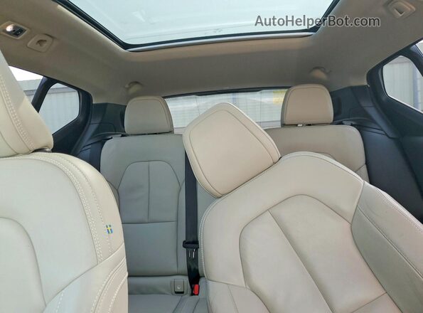 YV4162UK5K2127597 2019 VOLVO XC40 White Вид задніх сидінь