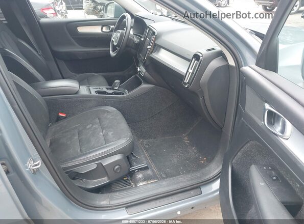 YV4162UK6L2331732 2020 VOLVO XC40 Gray Front interior view