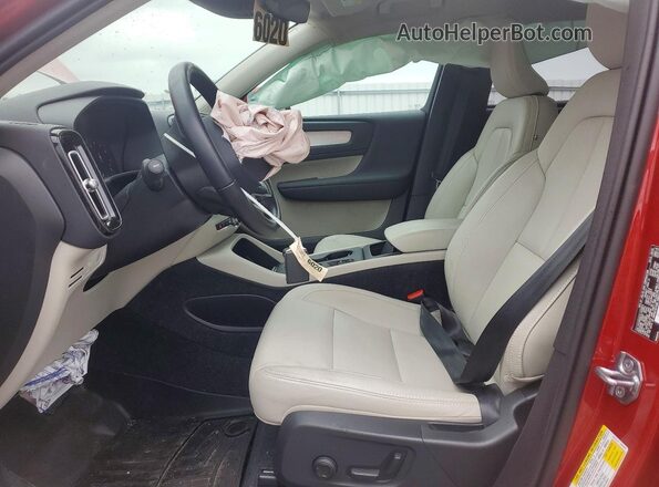 YV4162UK7L2315975 2020 VOLVO XC40 Красный Вид салона спереди