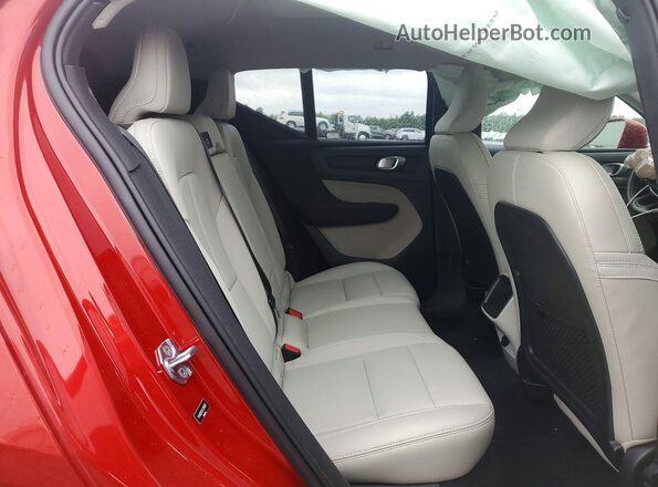 YV4162UK7L2315975 2020 VOLVO XC40 Красный Вид задней части салона