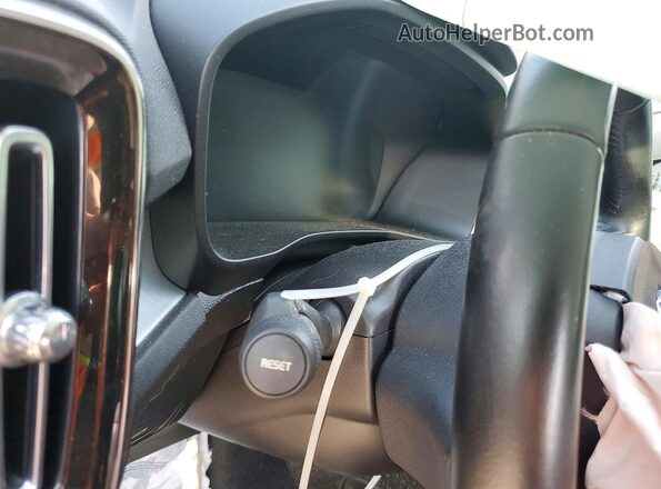 YV4162UK9K2117154 2019 VOLVO XC40 Silver Vista del cuadro de instrumentos