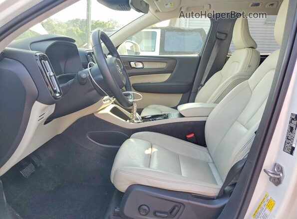YV4162UL0K2126074 2019 VOLVO XC40 White Widok wnętrza z przodu