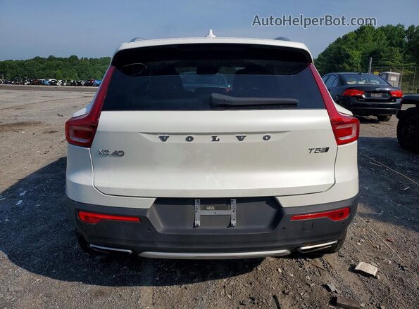YV4162UL0K2126074 2019 VOLVO XC40 White Widok z tyłu