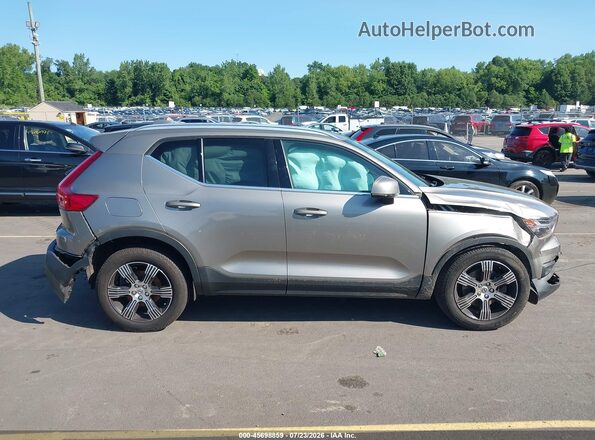 YV4162UL0M2611172 2021 VOLVO XC40 Gold Սալոնի հետևի տեսք