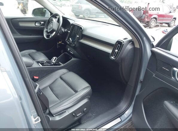 YV4162UL2L2240935 2020 VOLVO XC40 Blue Front interior view