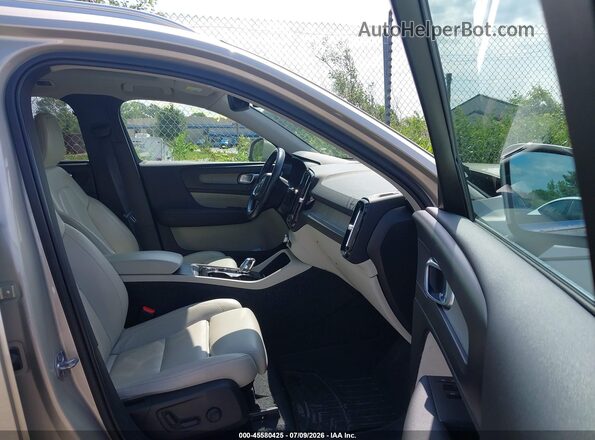 YV4162UL4K2098361 2019 VOLVO XC40 Silver Front interior view