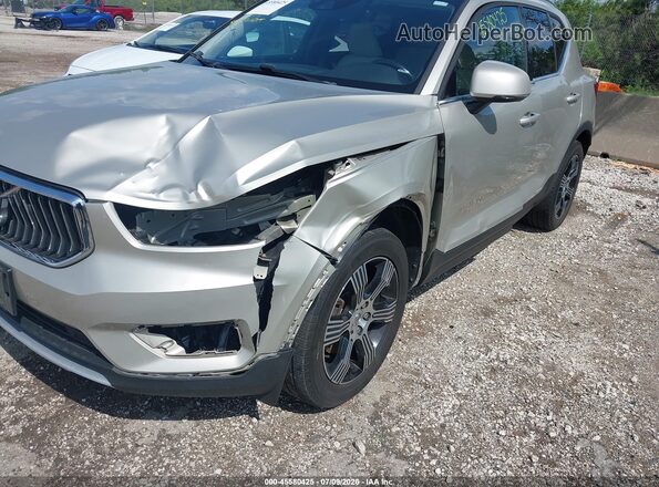YV4162UL4K2098361 2019 VOLVO XC40 Silver Front view
