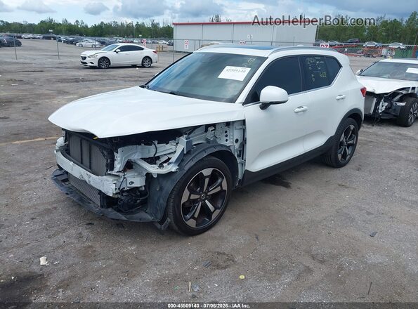 YV4162UL9K2134741 2019 VOLVO XC40 White Front left