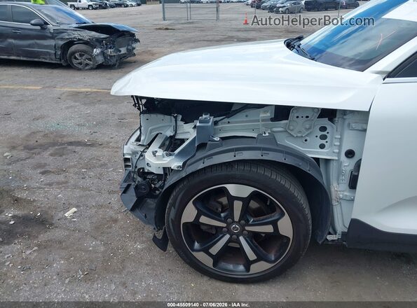YV4162UL9K2134741 2019 VOLVO XC40 White Front view