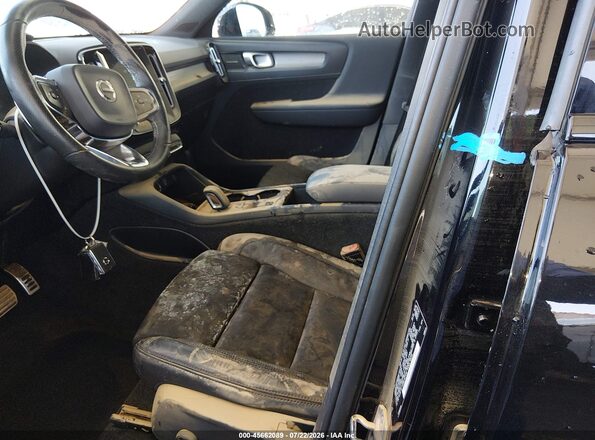 YV4162UM0L2244345 2020 VOLVO XC40 Black Вид спереду