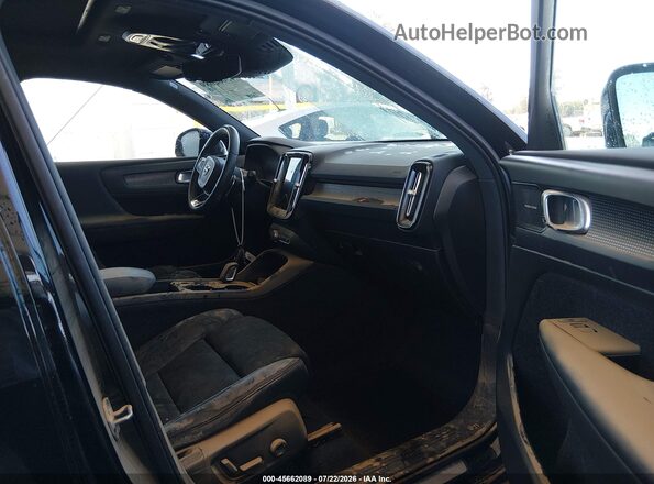 YV4162UM0L2244345 2020 VOLVO XC40 Black Вид салону спереду