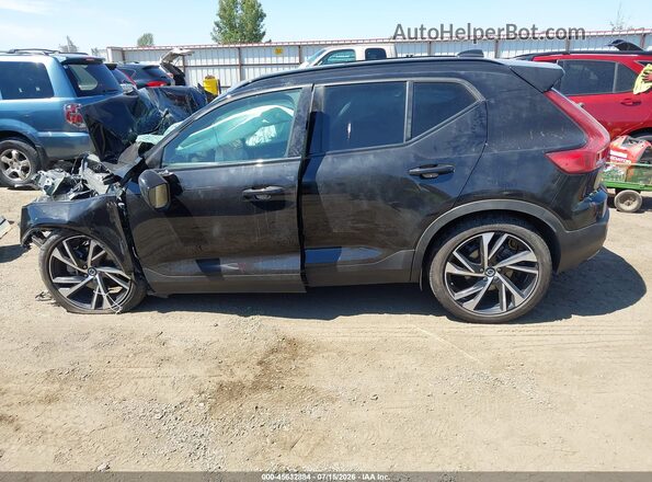 YV4162UM0N2644845 2022 VOLVO XC40 Black 