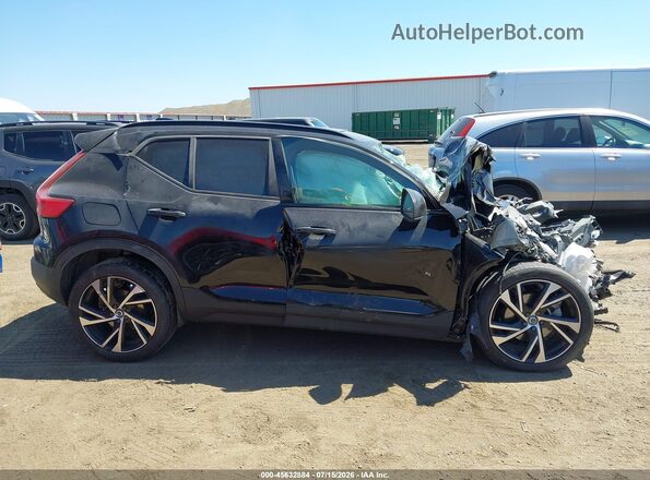 YV4162UM0N2644845 2022 VOLVO XC40 Black Սալոնի 360 աստիճան տեսք