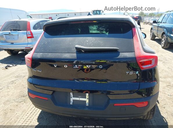 YV4162UM0N2644845 2022 VOLVO XC40 Black 