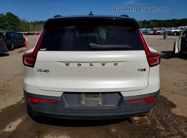 YV4162UM1M2531291 2021 VOLVO XC40 White Widok z tyłu