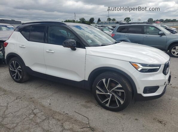 YV4162UM2M2396712 2021 VOLVO XC40 White Przód prawy