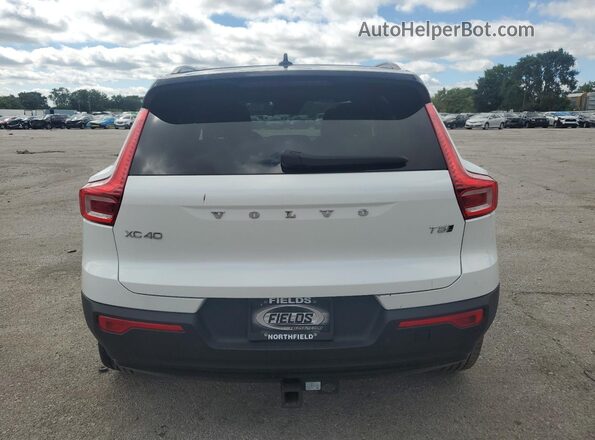 YV4162UM2M2396712 2021 VOLVO XC40 White Widok z tyłu