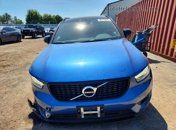 YV4162UM2M2559939 2021 VOLVO XC40 Blue Widok z przodu
