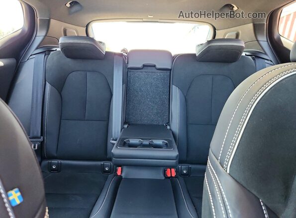 YV4162UM2M2559939 2021 VOLVO XC40 Blue Widok tylnych siedzeń