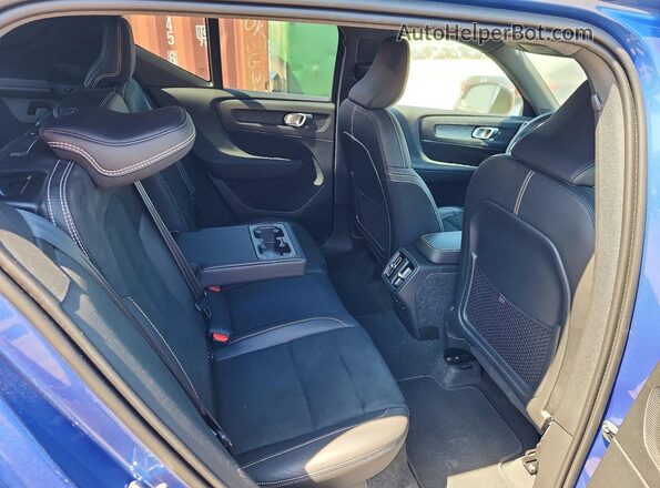 YV4162UM2M2559939 2021 VOLVO XC40 Blue Widok wnętrza z tyłu