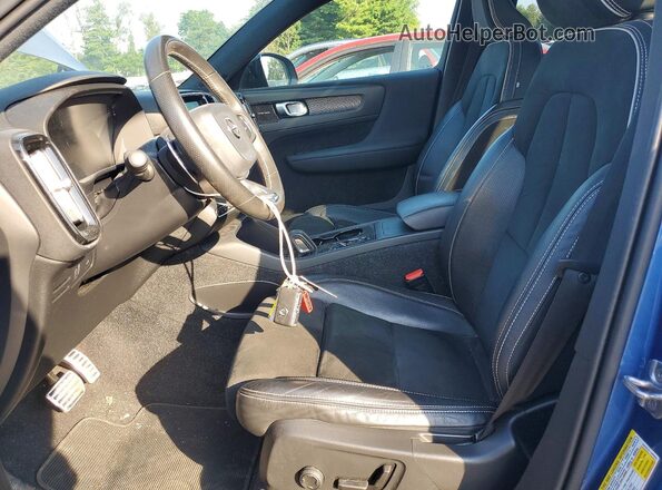 YV4162UM3L2217057 2020 VOLVO XC40 Blue Սալոնի դիմացի տեսք