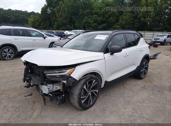 YV4162UM3M2467447 2021 VOLVO XC40 White Առջևի ձախ երեք քառորդ տեսարան