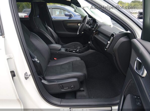 YV4162UM3M2467447 2021 VOLVO XC40 White Սալոնի դիմացի տեսք