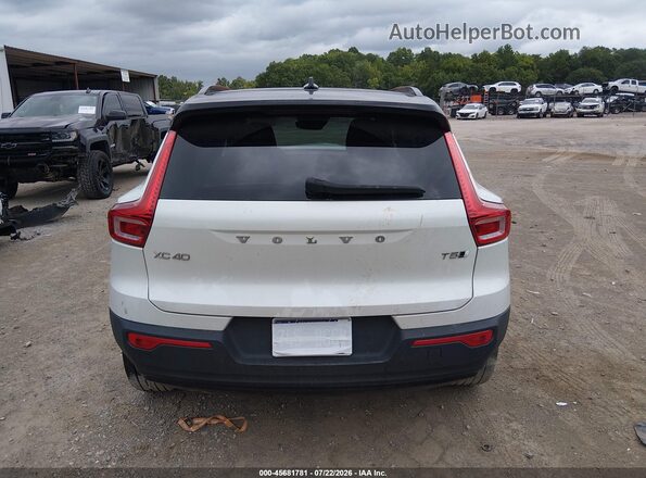 YV4162UM3M2467447 2021 VOLVO XC40 White 