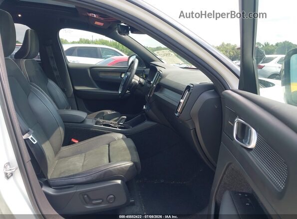YV4162UM4K2094299 2019 VOLVO XC40 White Սալոնի դիմացի տեսք