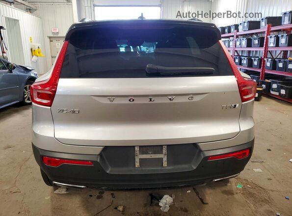 YV4162UM4K2128161 2019 VOLVO XC40 Silver უკანა ხედი