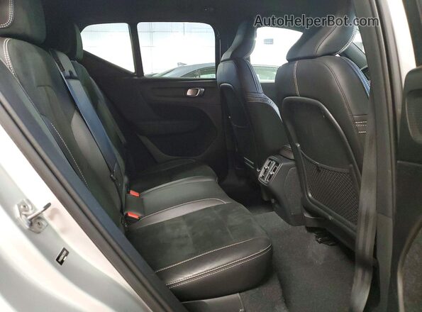YV4162UM4K2128161 2019 VOLVO XC40 Silver უკანა სალონის ხედი