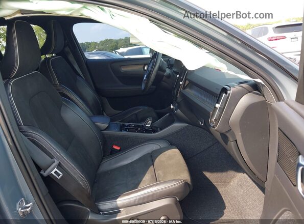 YV4162UM4M2426129 2021 VOLVO XC40 Gray Vista interior delantera
