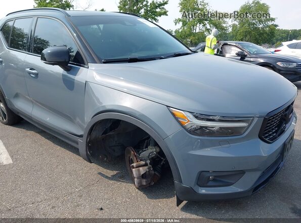 YV4162UM4M2426129 2021 VOLVO XC40 Gray Vista frontal