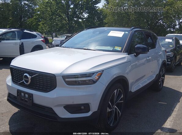 YV4162UM4M2462256 2021 VOLVO XC40 White წინა მარცხენა ხედი სამი მეოთხედიდან