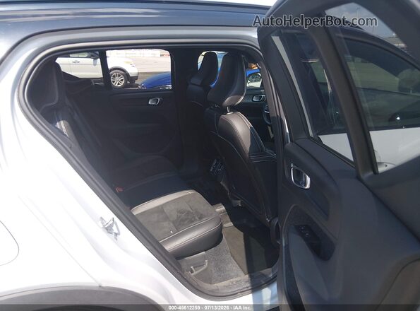 YV4162UM4M2462256 2021 VOLVO XC40 White VIN კოდის სტიკერის ხედი