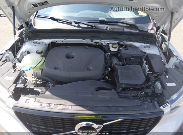 YV4162UM4M2462256 2021 VOLVO XC40 White უკანა ხედი