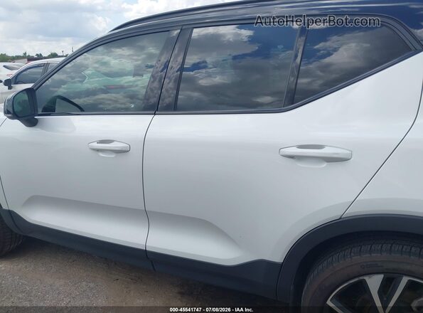 YV4162UM4M2563507 2021 VOLVO XC40 White 