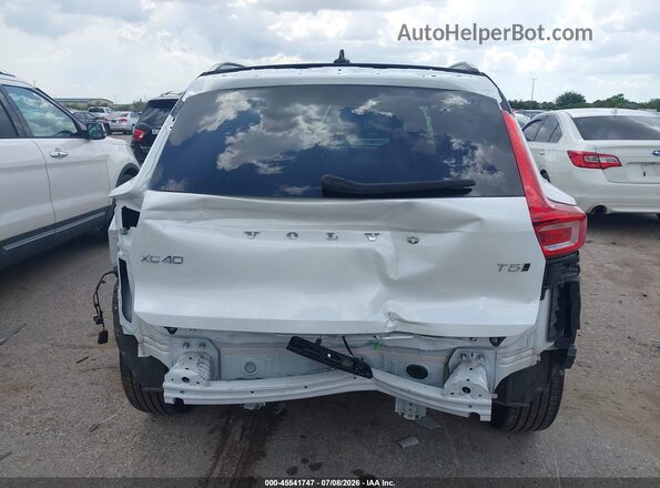 YV4162UM4M2563507 2021 VOLVO XC40 White 