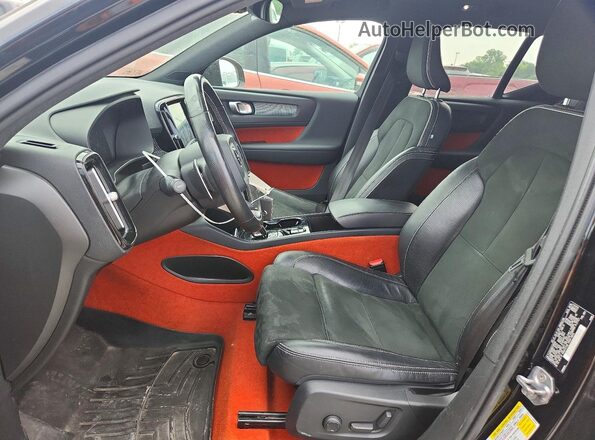 YV4162UM6K2129392 2019 VOLVO XC40 Black Вид салону спереду