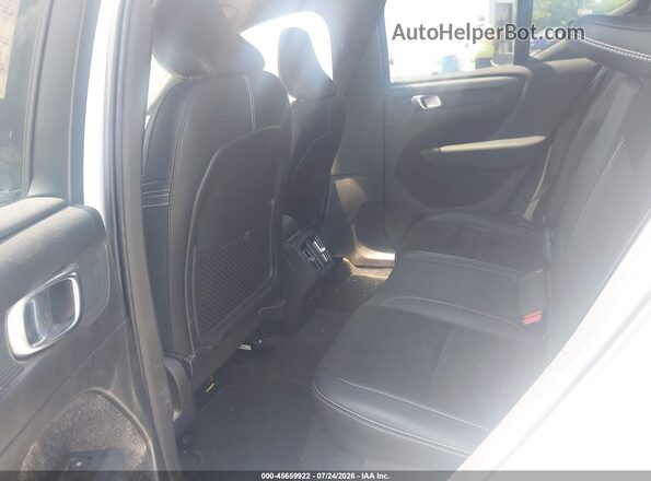 YV4162UM6M2409879 2021 VOLVO XC40 White Vista de la etiqueta del VIN