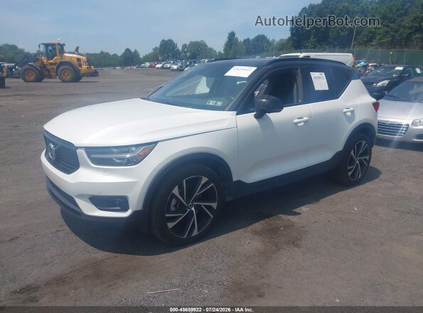 YV4162UM6M2409879 2021 VOLVO XC40 White Vista tres cuartos delantera izquierda