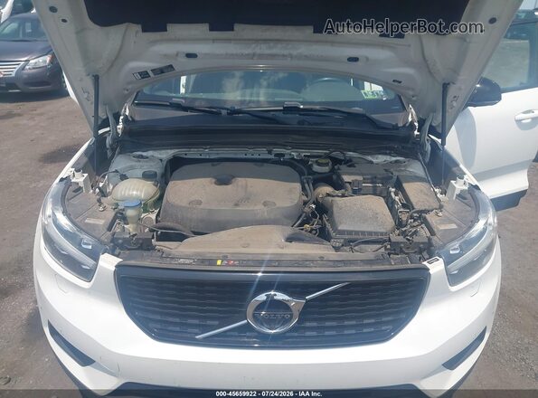 YV4162UM6M2409879 2021 VOLVO XC40 White Vista trasera